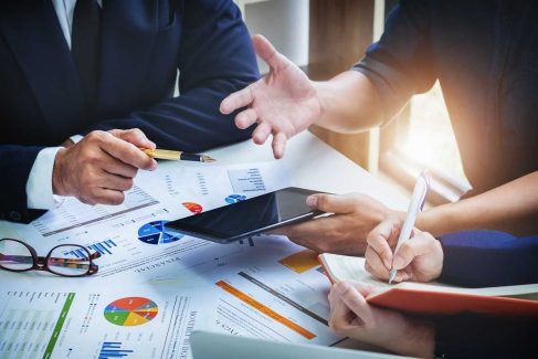 Business Finance, accounting, contract, advisor investment consu Crear un sitio web requiere de una buena comunicación con el comprador